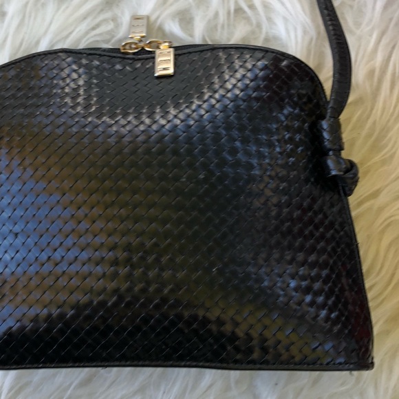 Vintage Handbags - 🌺vintage woven leather crossbody bag🌺